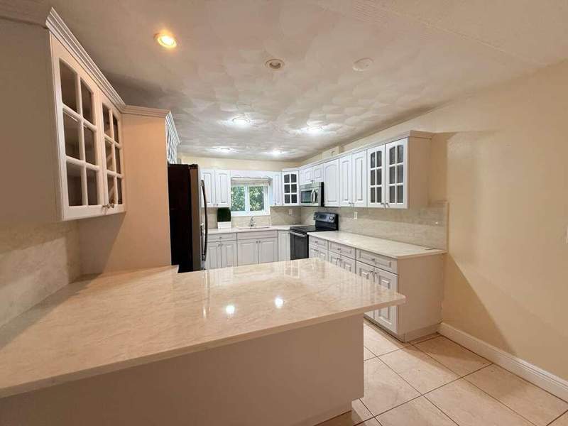 2 bedroom Condominium at 2210 Taylor Street #207, Paradise Gardens III Condo, Hollywood — photo 2