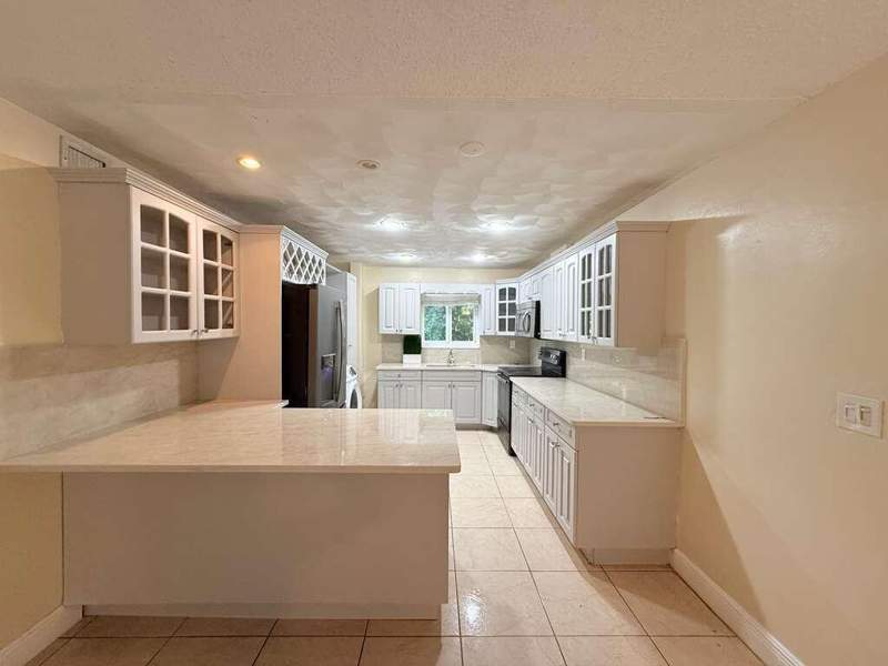 2 bedroom Condominium at 2210 Taylor Street #207, Paradise Gardens III Condo, Hollywood — photo 5