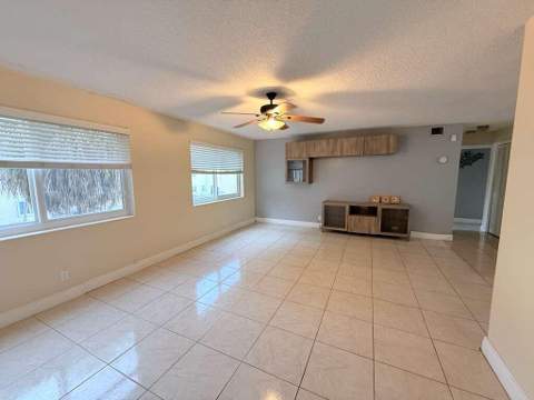 2210 Taylor Street #207, Hollywood FL - photo 9 of 12