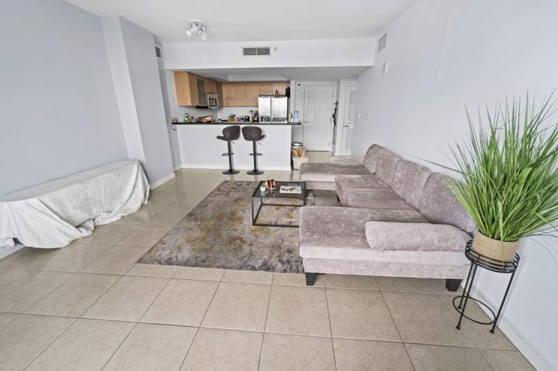 2 bedroom Condominium at 140 S Dixie Highway #813, Hollywood Station Res Condo, Hollywood — photo 2