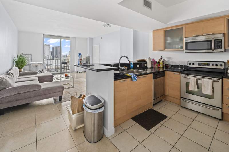 2 bedroom Condominium at 140 S Dixie Highway #813, Hollywood Station Res Condo, Hollywood — photo 4