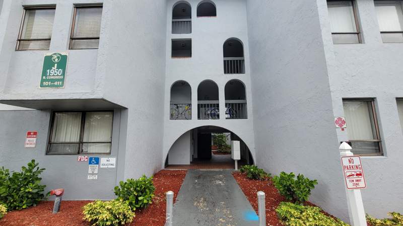1 bedroom Condominium at 1950 N Congress Avenue #206, Presidential Golfview Condo, West Palm Beach — photo 2