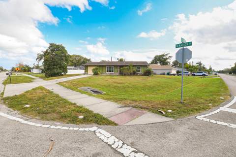 610 NW Marion Avenue, Port St. Lucie FL - photo 9 of 34