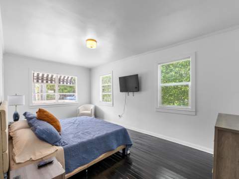 422 N Lakeside Drive, Lake Worth Beach FL - photo 17 of 55