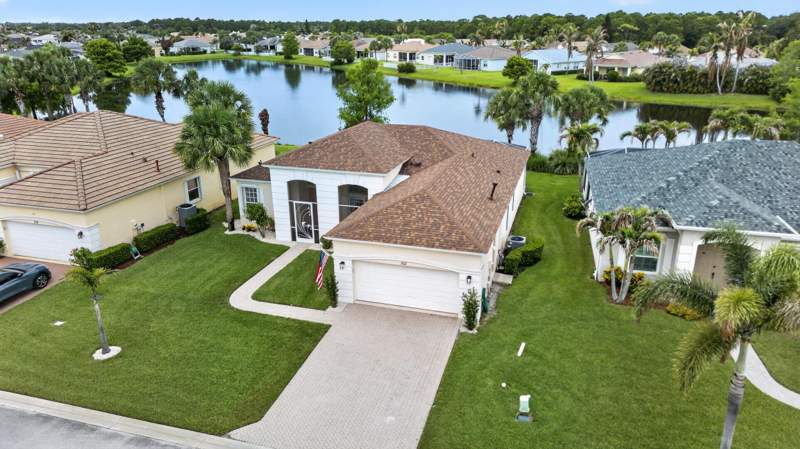 3 bedroom Single Family Residence at 512 SW Lake Manatee Way, Lakeforest At St Lucie West Phase 1 — photo 4
