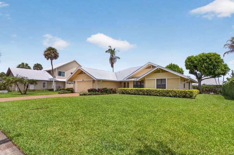 3 bedroom Single Family Residence at 10420 SE Jupiter Narrows Drive, Jupiter Narrows, Hobe Sound — photo 2