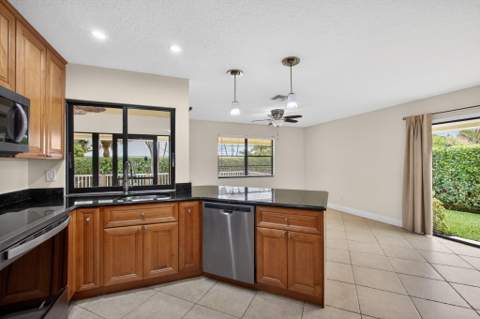 10420 SE Jupiter Narrows Drive, Hobe Sound FL - photo 21 of 78