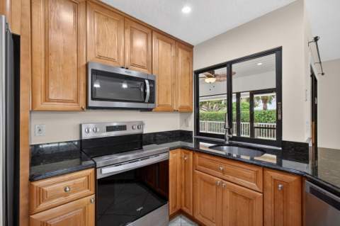 10420 SE Jupiter Narrows Drive, Hobe Sound FL - photo 23 of 78