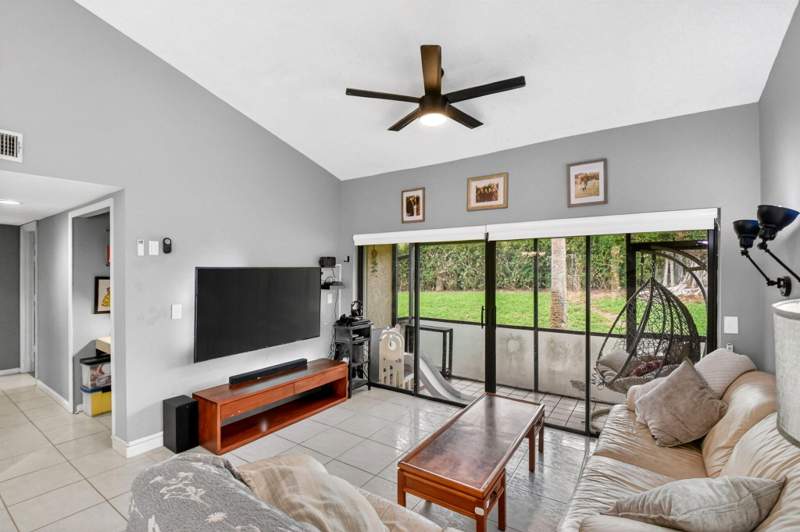 2 bedroom Condominium at 14 Via De Casas Sur #104, South Lake Condo, Boynton Beach — photo 4
