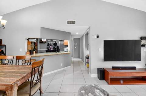 14 Via De Casas Sur #104, Boynton Beach FL - photo 7 of 37