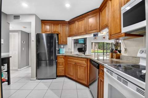14 Via De Casas Sur #104, Boynton Beach FL - photo 8 of 37