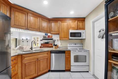 14 Via De Casas Sur #104, Boynton Beach FL - photo 9 of 37