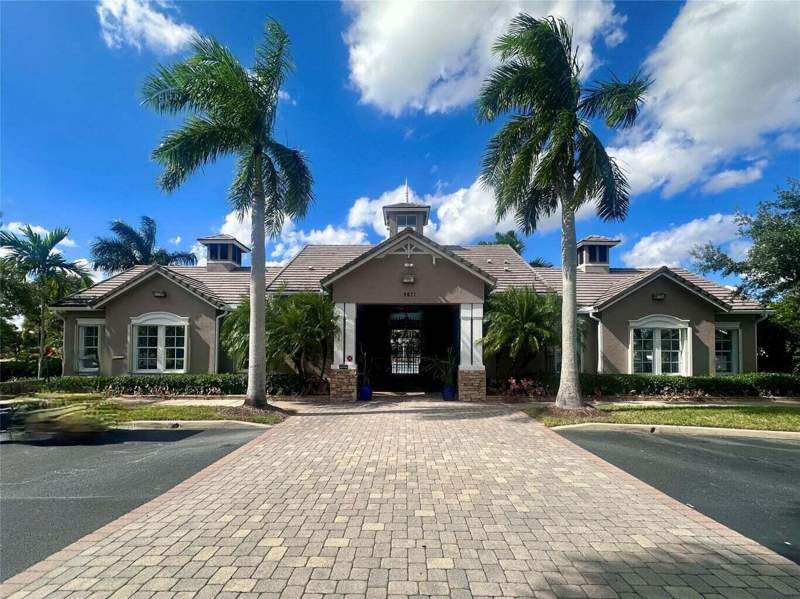 3 bedroom Single Family Residence at 10931 SW Dunhill Court, Tradition Plat No 18, Port St. Lucie — photo 3