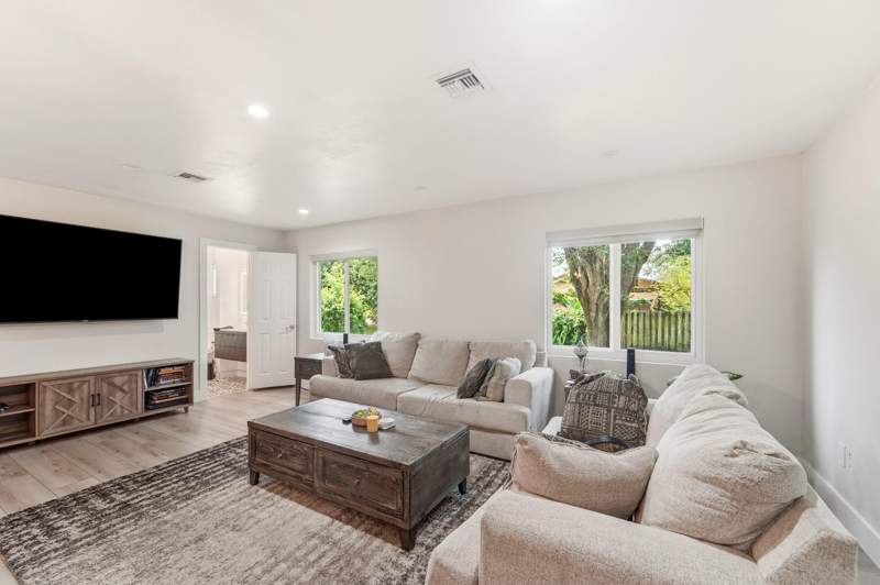 4 bedroom Single Family Residence at 11700 NW 27th Street, Plantation Acres/ Alridge , Plantation — photo 4