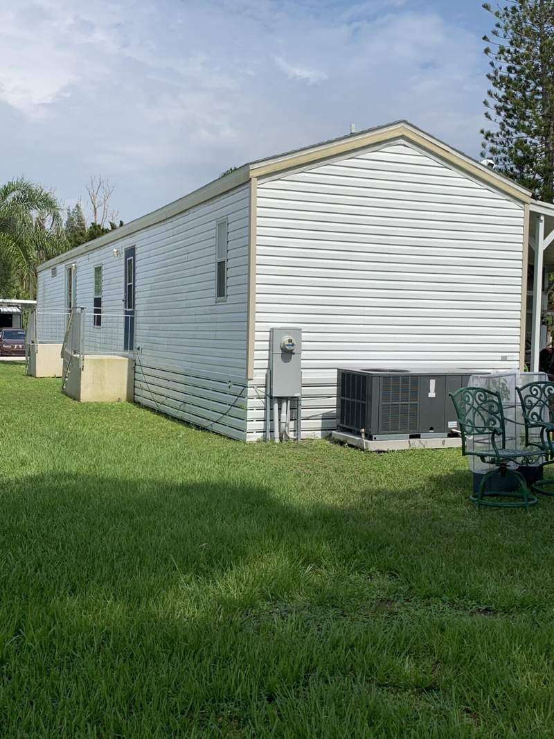 2 bedroom Manufactured Home at 3 Mediterranean Boulevard, Spanish Lakes I, Port St. Lucie — photo 4