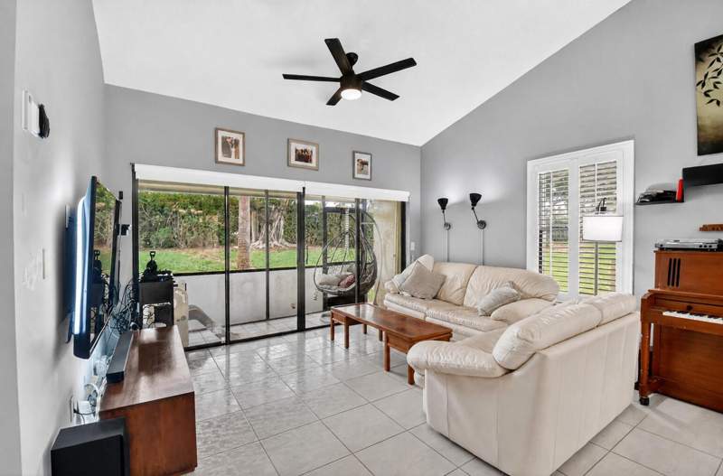 2 bedroom Condominium at 14 Via De Casas Sur #104, South Lake Condo, Boynton Beach — photo 2
