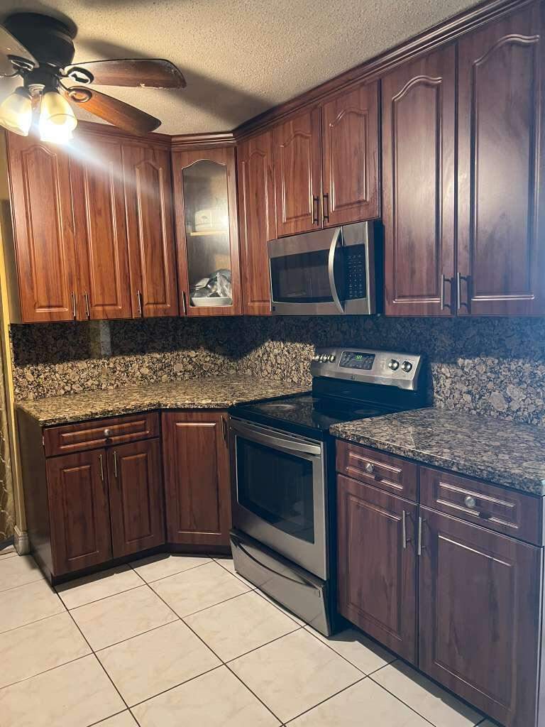 2 bedroom Single Family Residence at 6100 NW 73rd Terrace, Mainlands Of Tamarac Lakes, Tamarac — photo 4