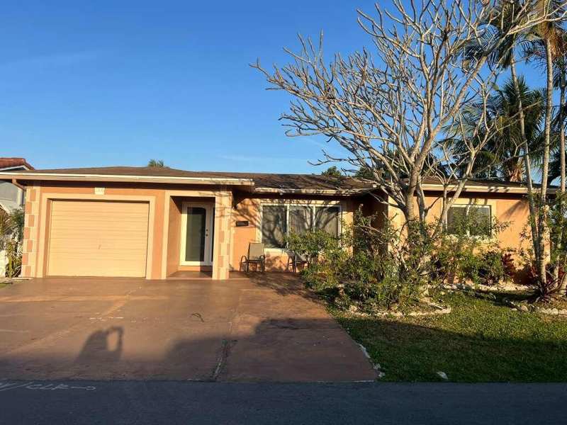 2 bedroom Single Family Residence at 6100 NW 73rd Terrace, Mainlands Of Tamarac Lakes, Tamarac — photo 1