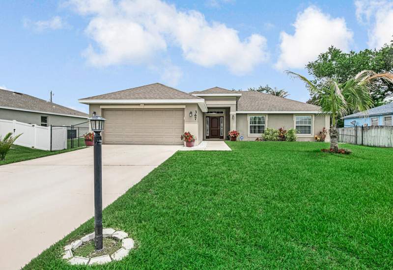 4 bedroom Single Family Residence at 367 SW Grimaldo Terrace, Port St Lucie Section 13, Port St. Lucie — photo 3