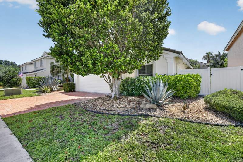 3 bedroom Single Family Residence at 327 SW 191st Terrace, Twin Acres, Pembroke Pines — photo 2