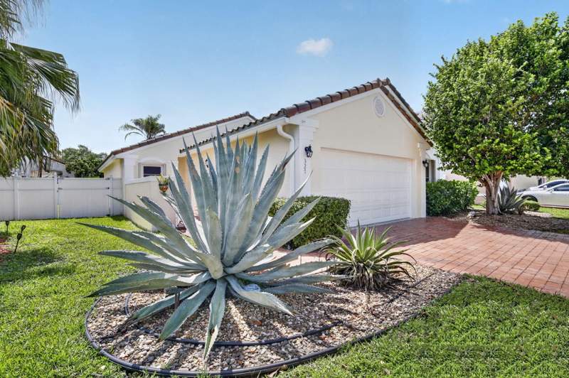 3 bedroom Single Family Residence at 327 SW 191st Terrace, Twin Acres, Pembroke Pines — photo 3