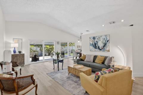 327 SW 191st Terrace, Pembroke Pines FL - photo 6 of 64