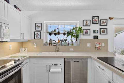 327 SW 191st Terrace, Pembroke Pines FL - photo 14 of 64