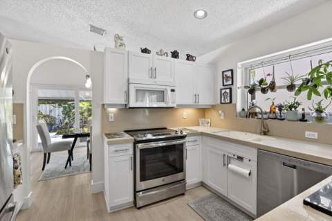 327 SW 191st Terrace, Pembroke Pines FL - photo 15 of 64