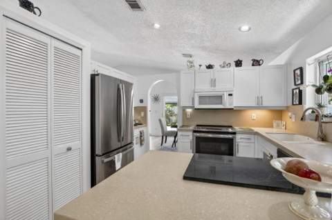 327 SW 191st Terrace, Pembroke Pines FL - photo 20 of 64