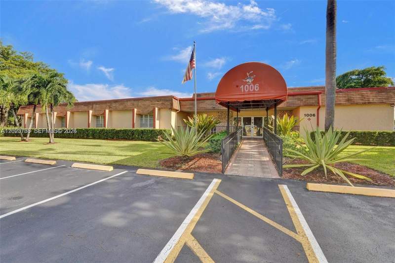2 bedroom Condominium at 1015 Country Club Drive #307, Oriole Golf & Tennis Club Condo, Margate — photo 5