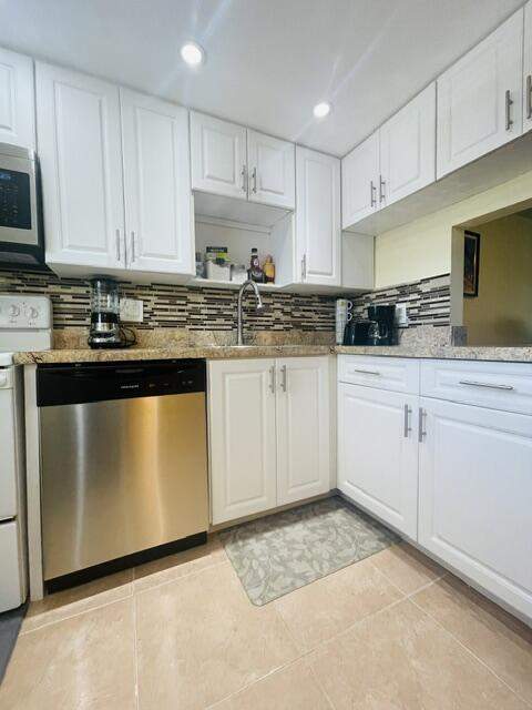 1015 Country Club Drive #307, Margate FL - photo 13 of 23