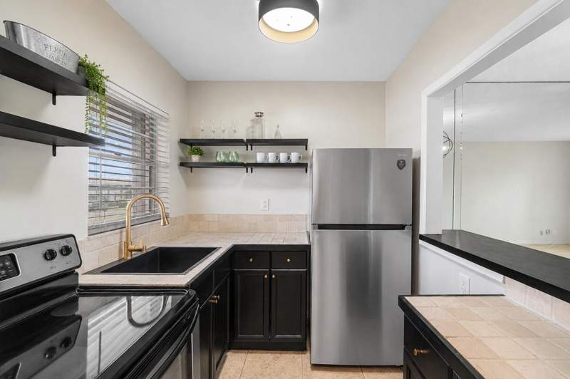1 bedroom Condominium at 1116 Lake Terrace #207, Leisureville Lake Condo, Boynton Beach — photo 3