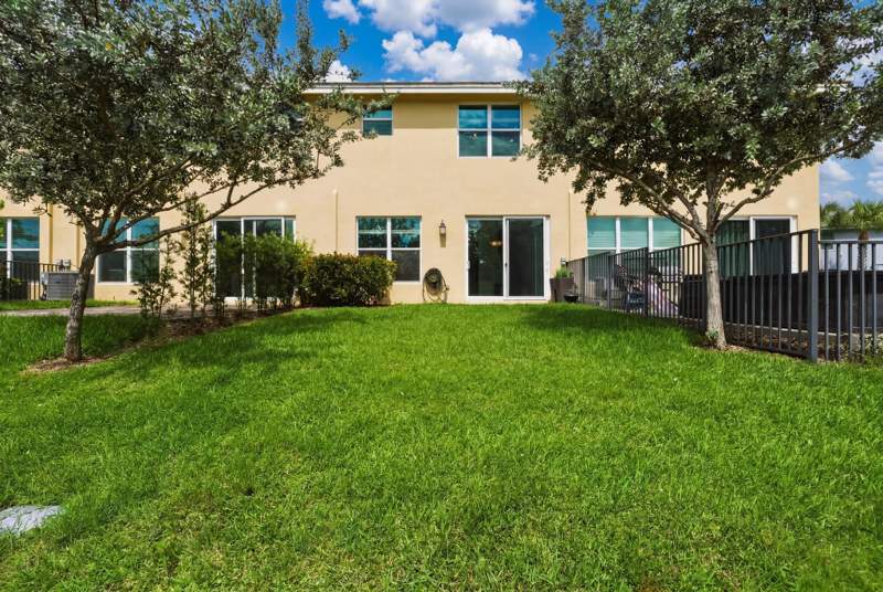 3 bedroom Townhouse at 4364 Veleiros Avenue, Crystal Lake 1st Sec, Deerfield Beach — photo 3