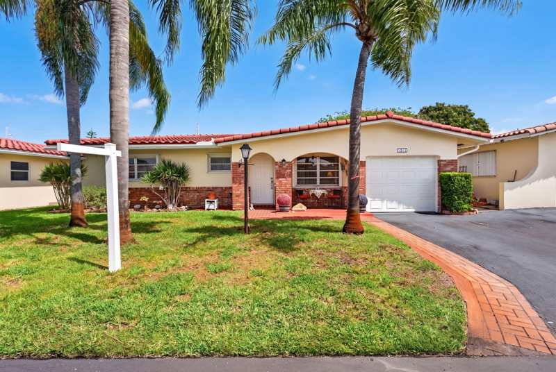 2 bedroom Single Family Residence at 1211 NW 44th Street, Crystal Lake Villas, Deerfield Beach — photo 1