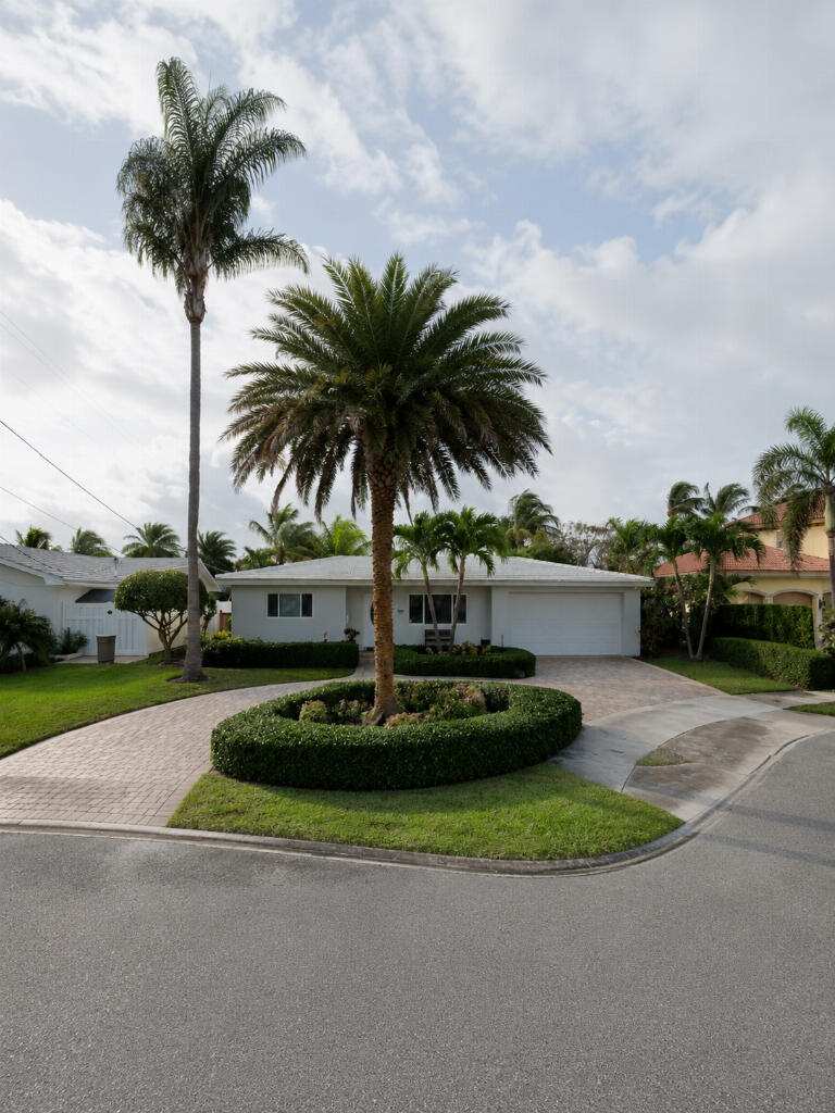 2 bedroom Single Family Residence at 636 Kingfish Road, North Palm Beach Village Of 1, North Palm Beach — photo 1