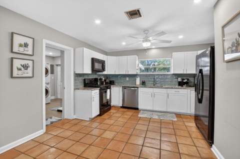 721 NE 8th Avenue, Boynton Beach FL - photo 7 of 36