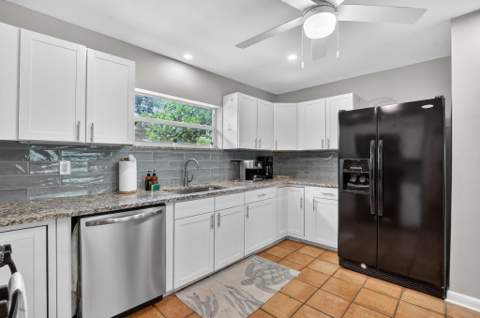 721 NE 8th Avenue, Boynton Beach FL - photo 8 of 36
