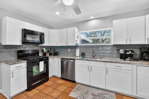 721 NE 8th Avenue, Boynton Beach FL - photo 9 of 36