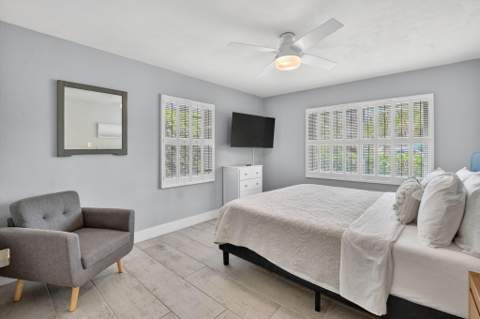 721 NE 8th Avenue, Boynton Beach FL - photo 11 of 36