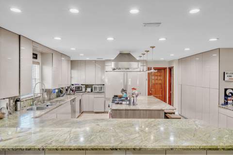 5844 Pinebrook Drive, Boca Raton FL - photo 7 of 96