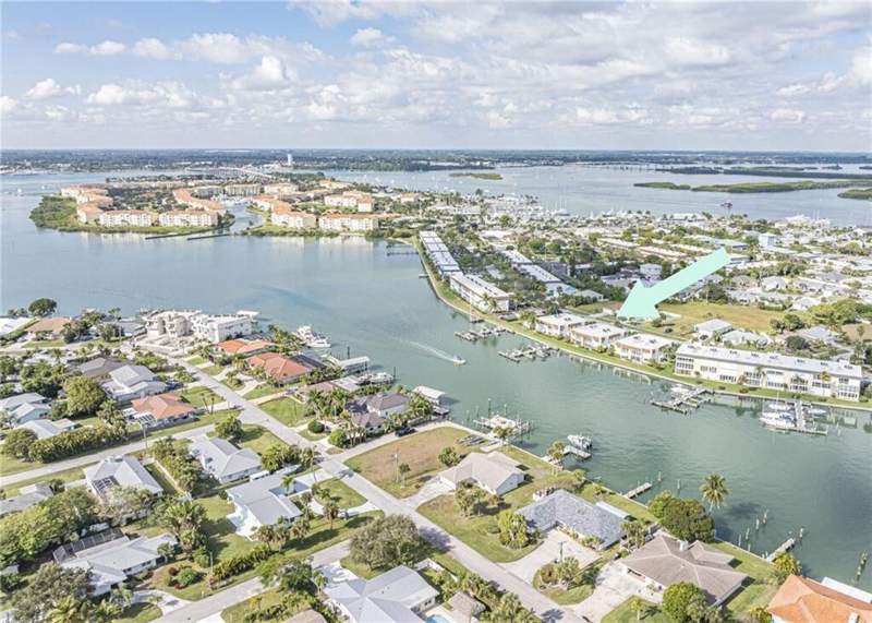 1 bedroom Condominium at 1315 Bayshore Drive #204, Colonnades Condominium No 1, Fort Pierce — photo 2