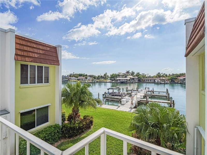 1 bedroom Condominium at 1315 Bayshore Drive #204, Colonnades Condominium No 1, Fort Pierce — photo 5