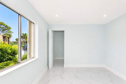 303 Knotty Pine Circle #A-1, Greenacres FL - photo 12 of 33