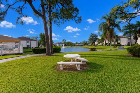 303 Knotty Pine Circle #A-1, Greenacres FL - photo 22 of 33