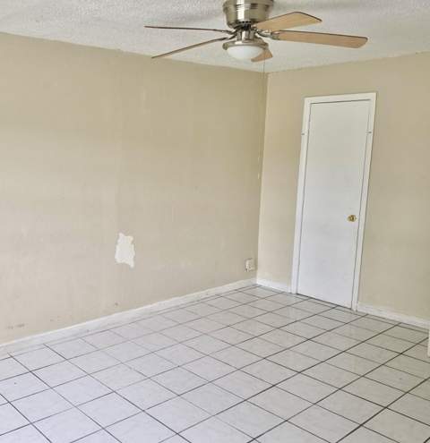 1216 Giller Avenue, Mangonia Park FL - photo 6 of 9