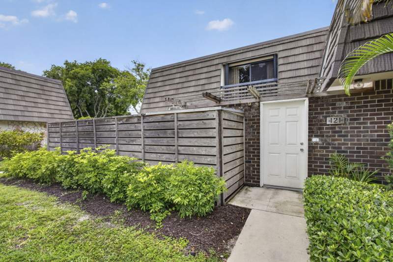 3 bedroom Townhouse at 121 1st Terrace, Glenwood Twnhs, Palm Beach Gardens — photo 4