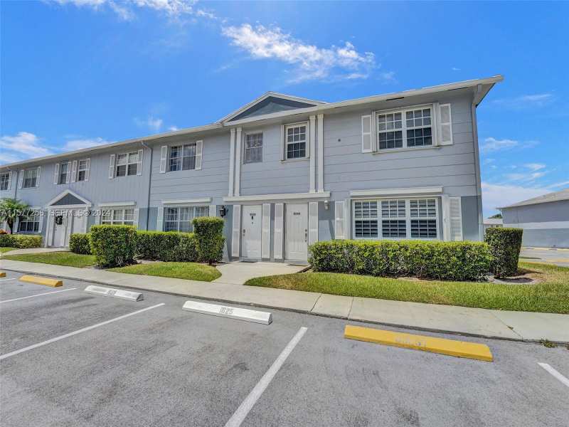 3 bedroom Townhouse at 1829 SW 81st Way #5, Arrowhead Golf & Tennis Club, Davie — photo 1