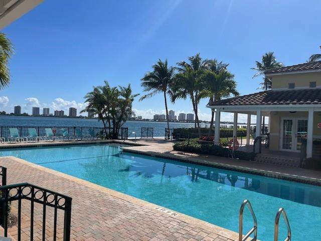 1 bedroom Condominium at 1140 Lake Shore Drive # 206, Bay Reach Condo, Lake Park — photo 4