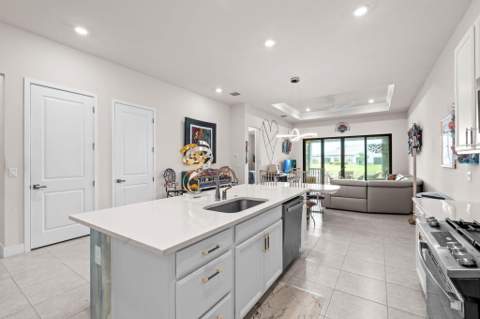 7642 N Blue Spring Drive, Parkland FL - photo 10 of 69