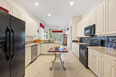 512 NE Canoe Park Circle, Port St. Lucie FL - photo 11 of 55